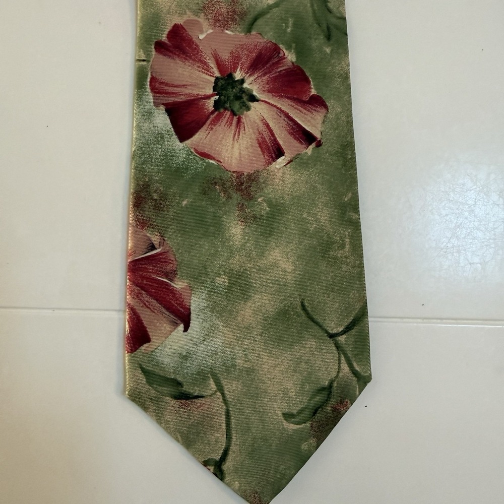 Hugo Boss Floral Print Silk Necktie, Tie, 3.25" W, 58.75" W, Excellent Cond.